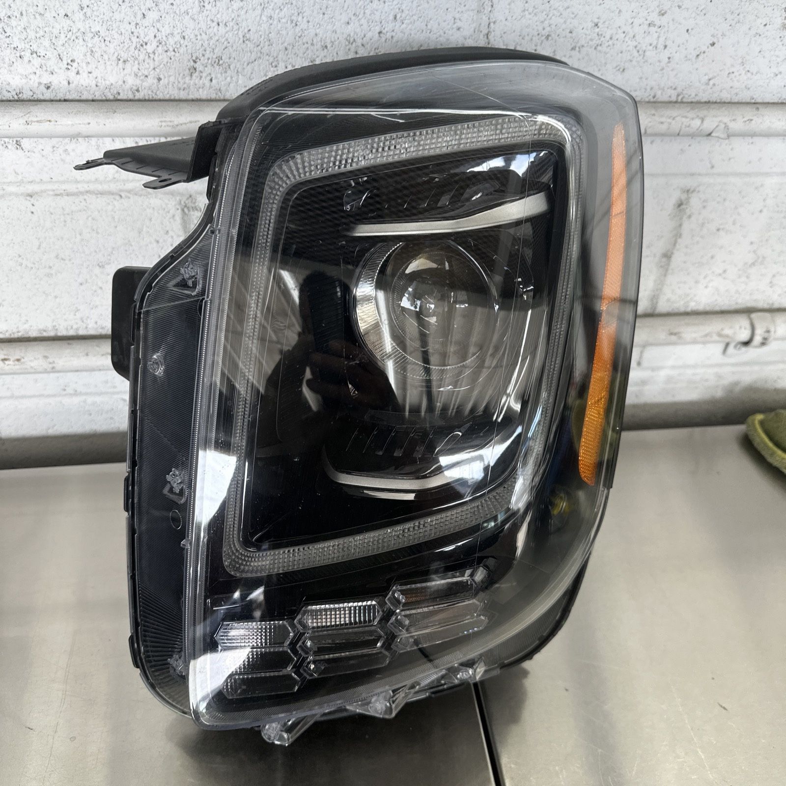 2020-2022 Kia Telluride Front LH Left Driver Side Halogen w/ LED Headlight OEM
