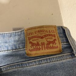 Womens Levi’s
