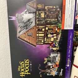 Retired LEGO Hocus Pocus Set 