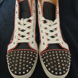 Man's designer tennis shoe