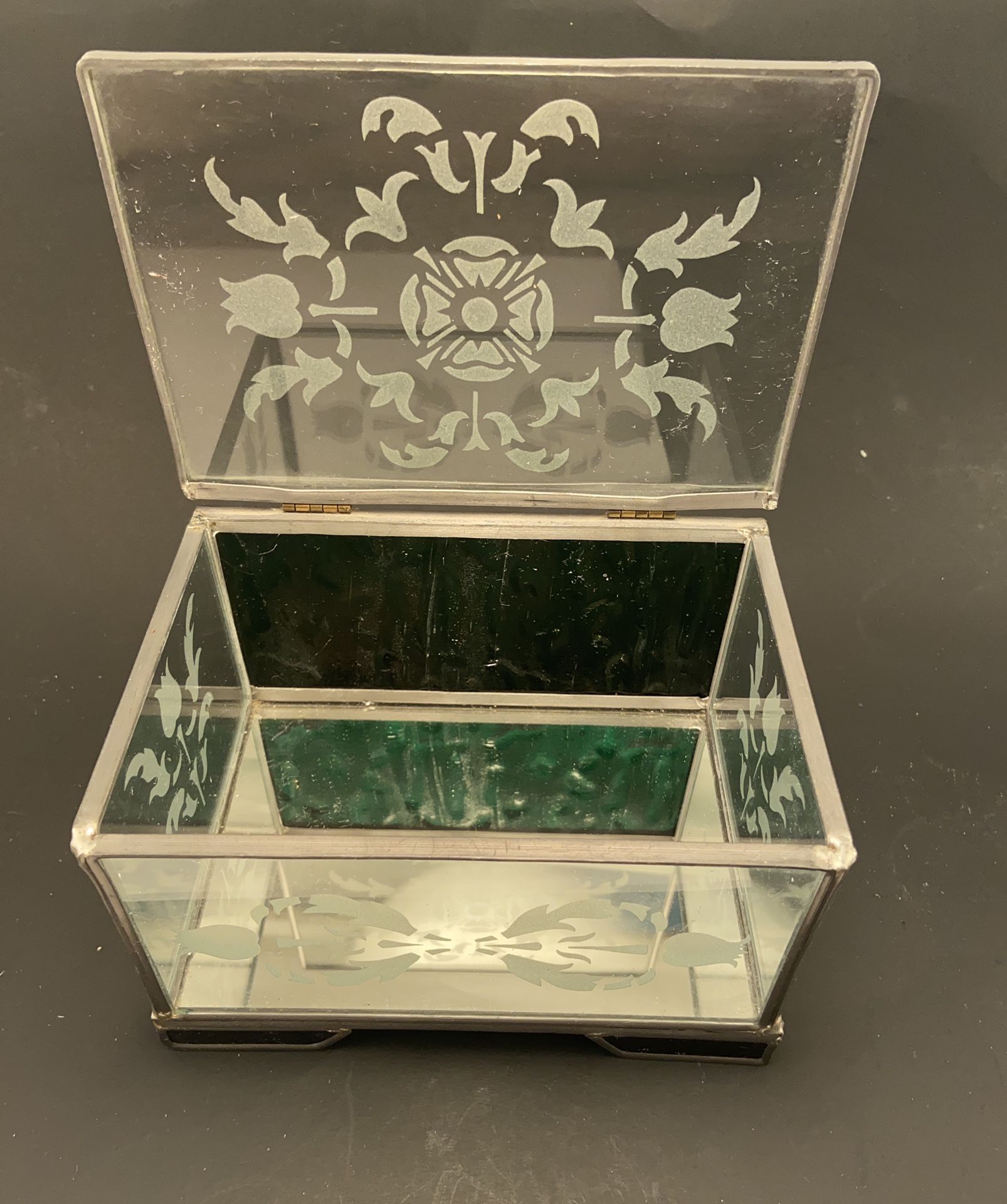 VTG Glass Keepsake Jewelry Box Display Case-Frosted Floral Motif, Mirror Bottom, Green Stained Glass