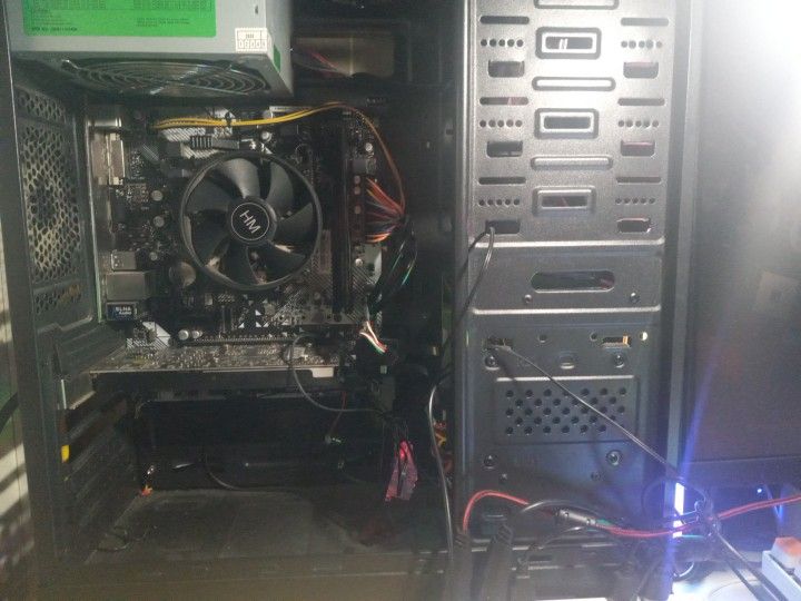AMD Quad Gaming Computer FOR PARTS
