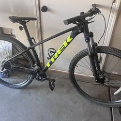 Shimano Trek bike
