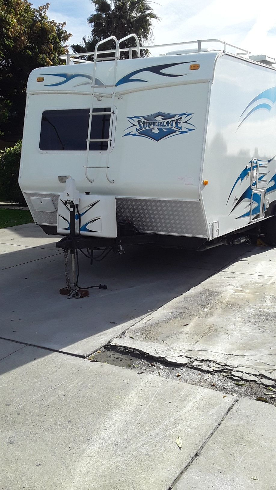 I'm selling my 2009 21 foot weekend warrior super light toy hauler fuel station on board Onan