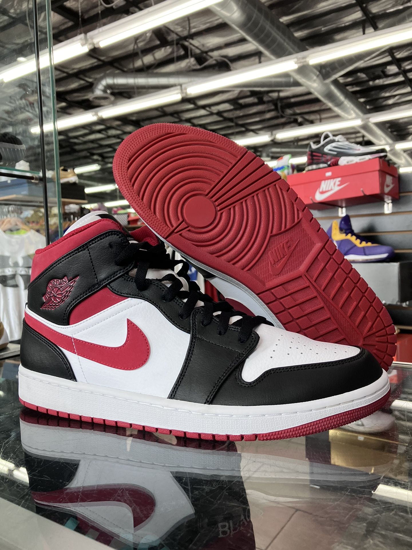 Air Jordan 1 Mid Gym Red Black White