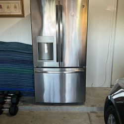 GE STAINLESS STEEL REFRIGERATOR 