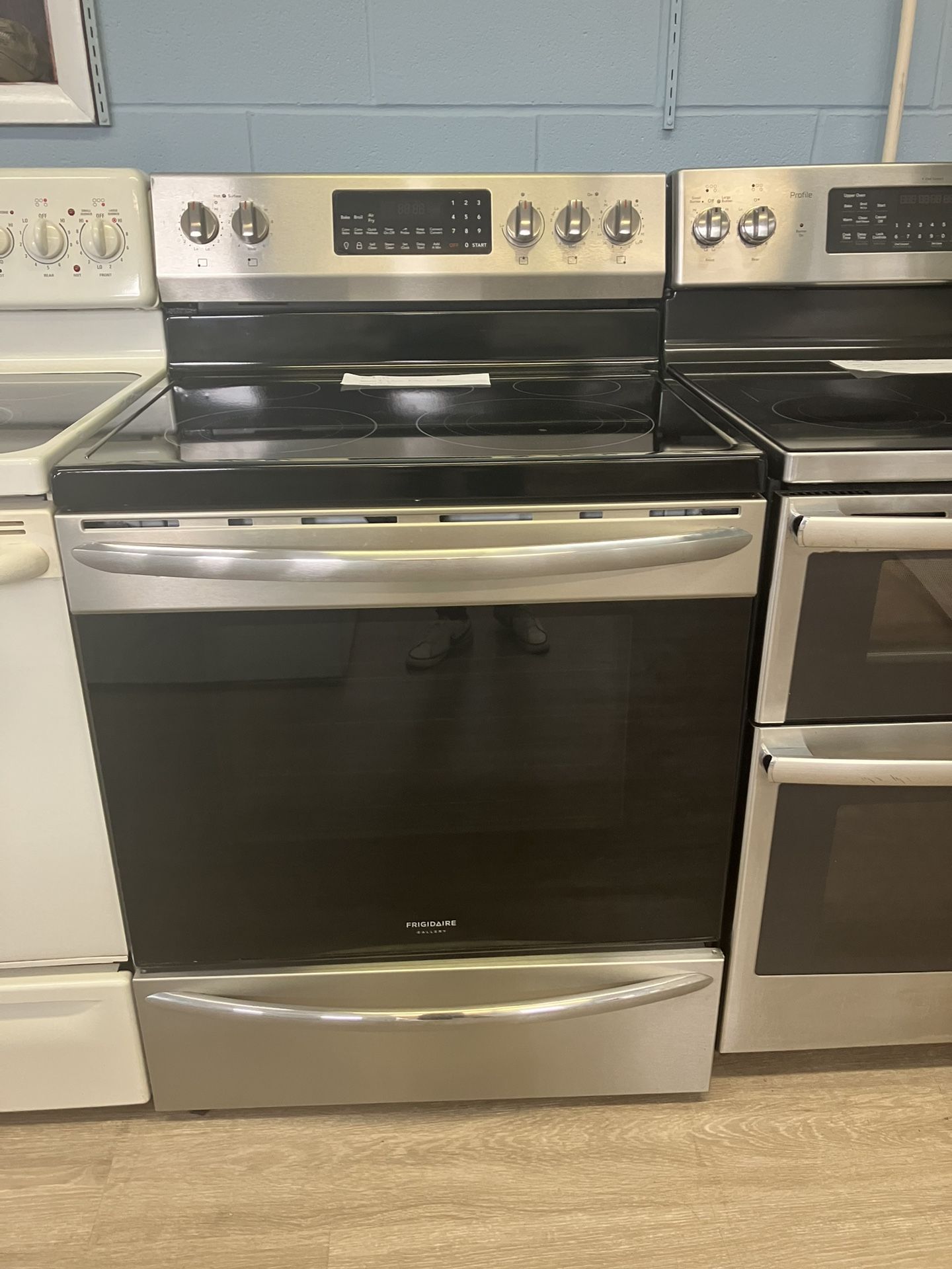 Frigidaire Gallery Electric Stove