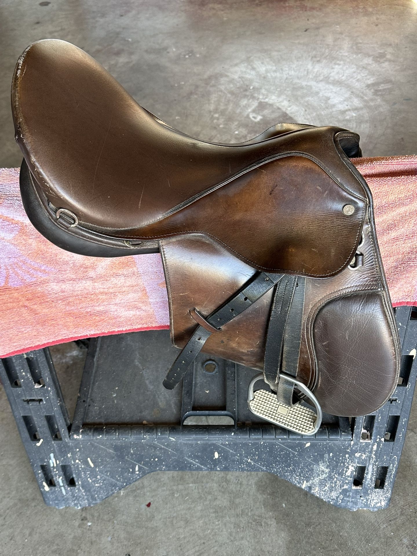 English Saddle 