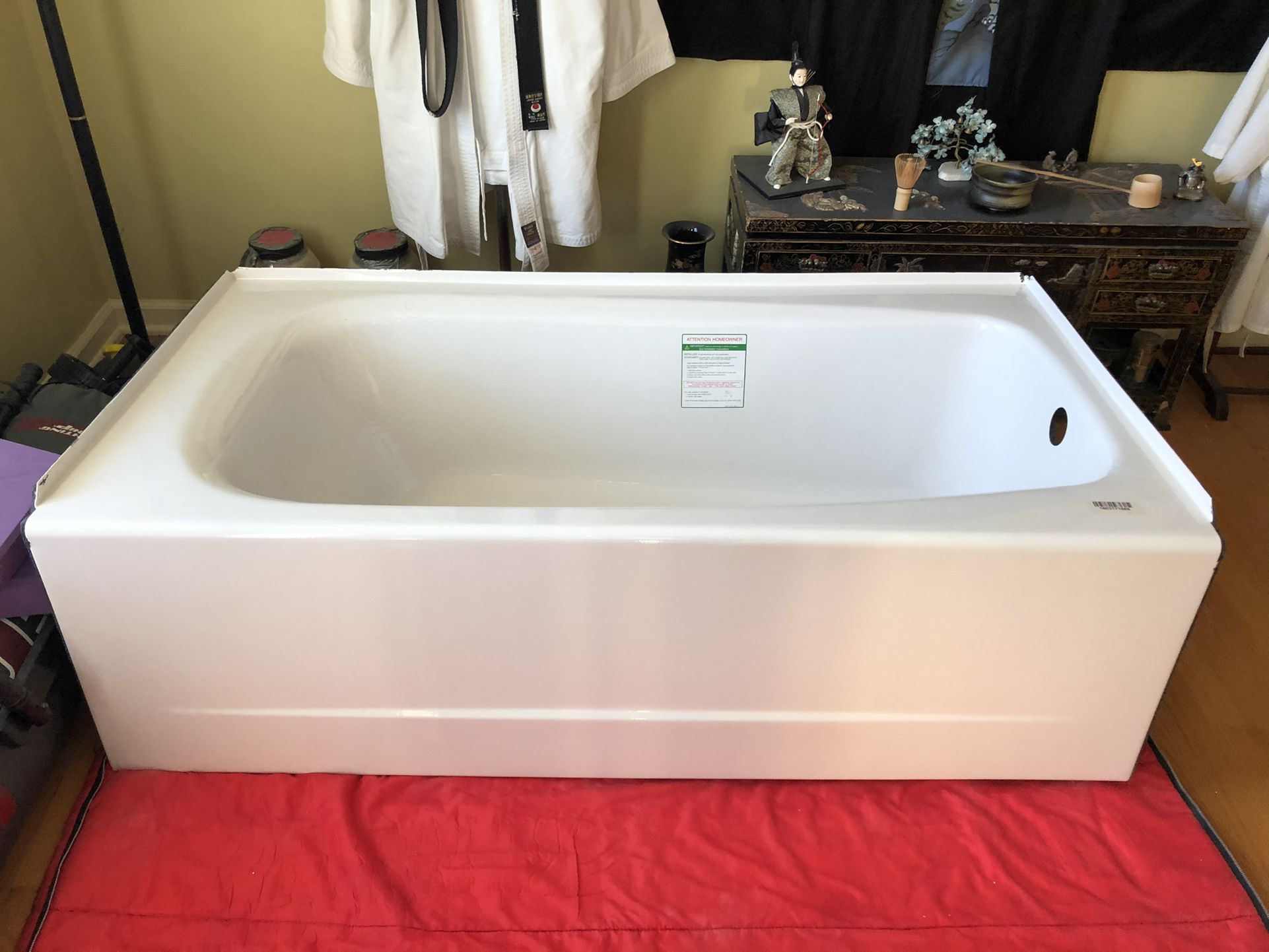 New American Standard 60” Right Hand Drain White Soaking Tub