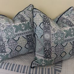 Indoor / Outdoor Throw Pillows