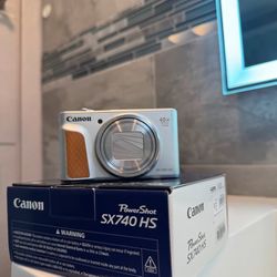 Canon PowerShot SX740 HS