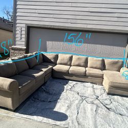 Couch/sectional/sofa/sala