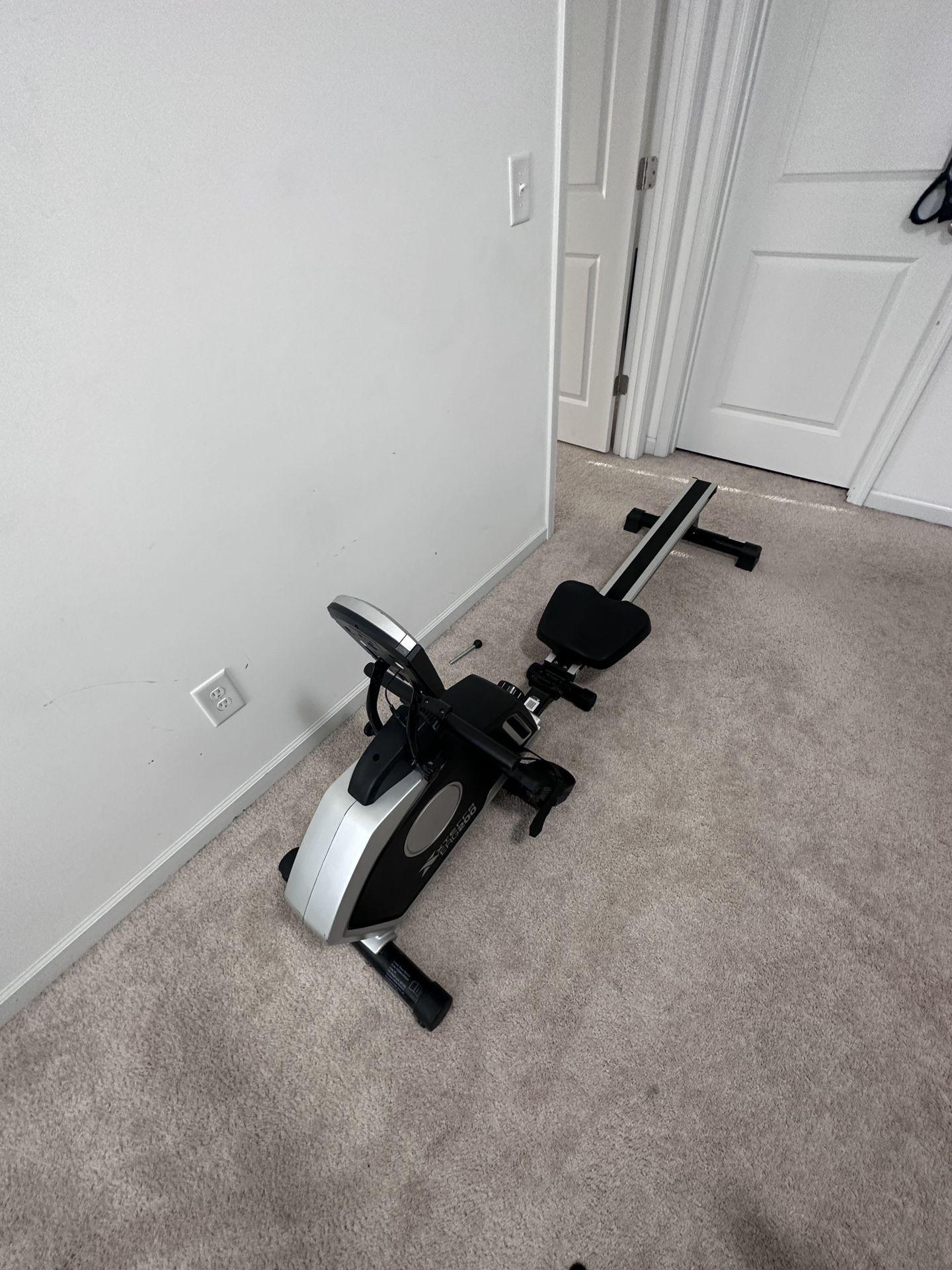 XTERRA Fitness ERG200 Folding Rowing Machine with 8 Magnetic Resistance Levels