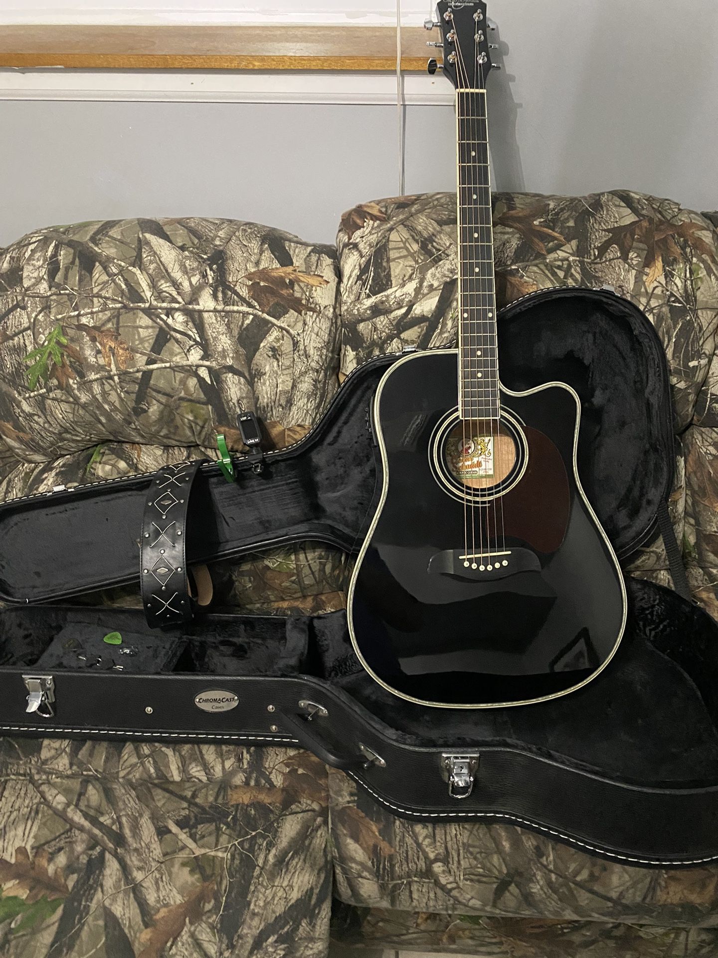 Oscar Schmidt Acoustic/Electric Guitar (Built In Tuner)