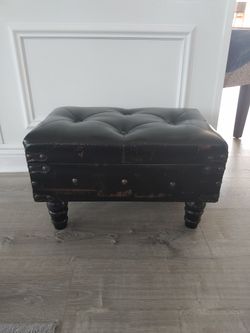 Foot Stool/Bench Seat w Storage