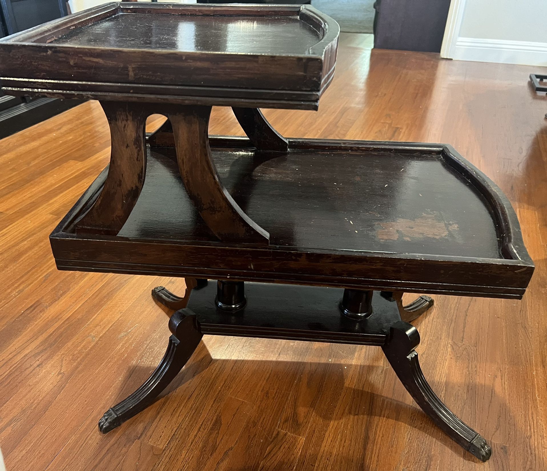 Cute 2-Tiered End Table