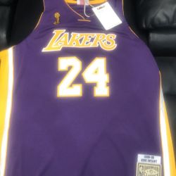 100% AUTHENTIC BRAND  NEW Mitchell & Ness KOBE BRYANT Jersey 