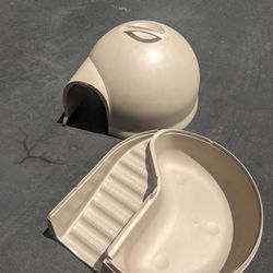 Booda Dome Large Cat Litter Box  NEW.  NEW...........