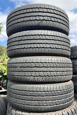 245/75/17 Vendo set de Tires con 80% de vids las 4