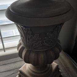 Ornate Decorative Urn with Lid – Classic Stone Finish