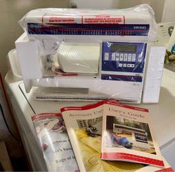 BRAND NEW Husqvarna Viking Freesia 425 Sewing Machine - Never Used!