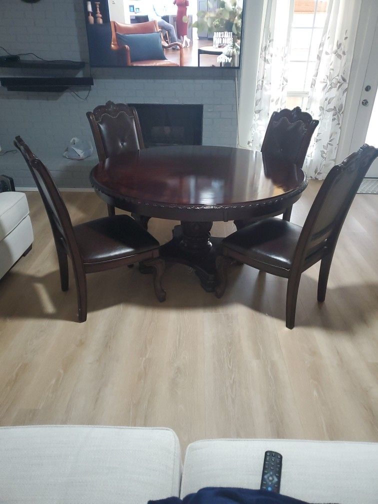 Dining Table, Round. Heavy