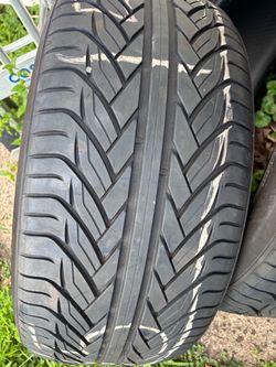 (2) 275 45 20 lexani tires