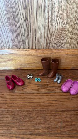 Doll shoe sets