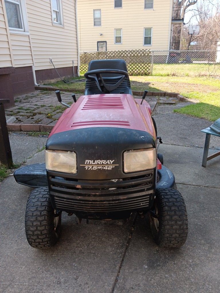 Driving Lawnmower Tractor New Carburetor And New Battery