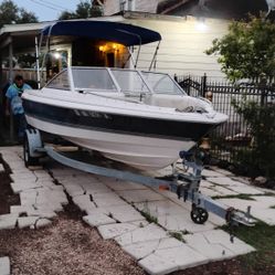 Bayliner Capri Boat 
