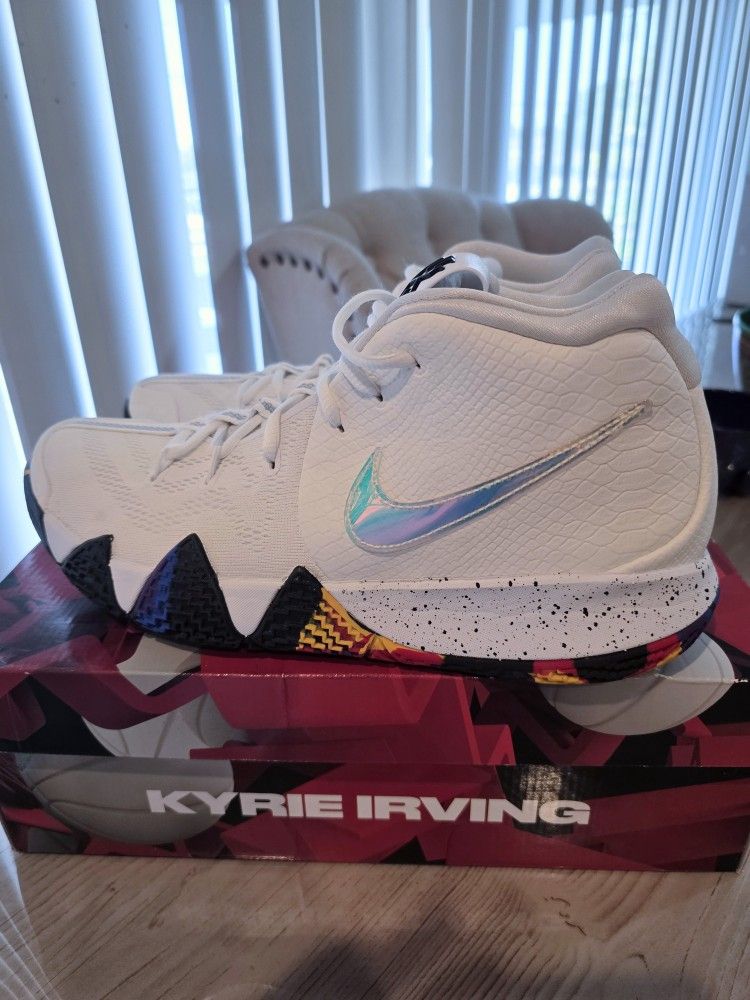 Nike Kyerie White Multicolor Size