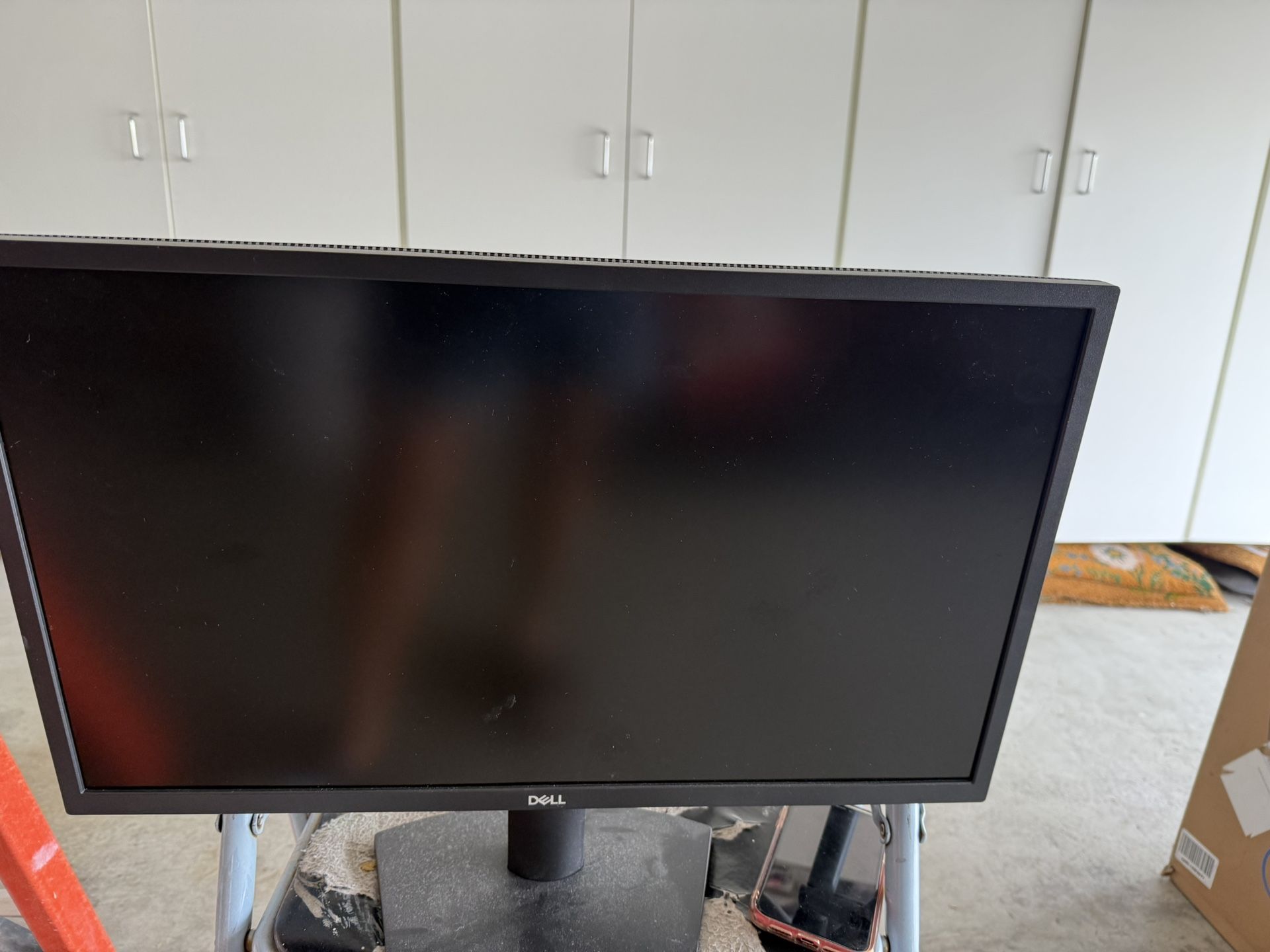 Dell 22inch Monitors, Logitec Keyboard 