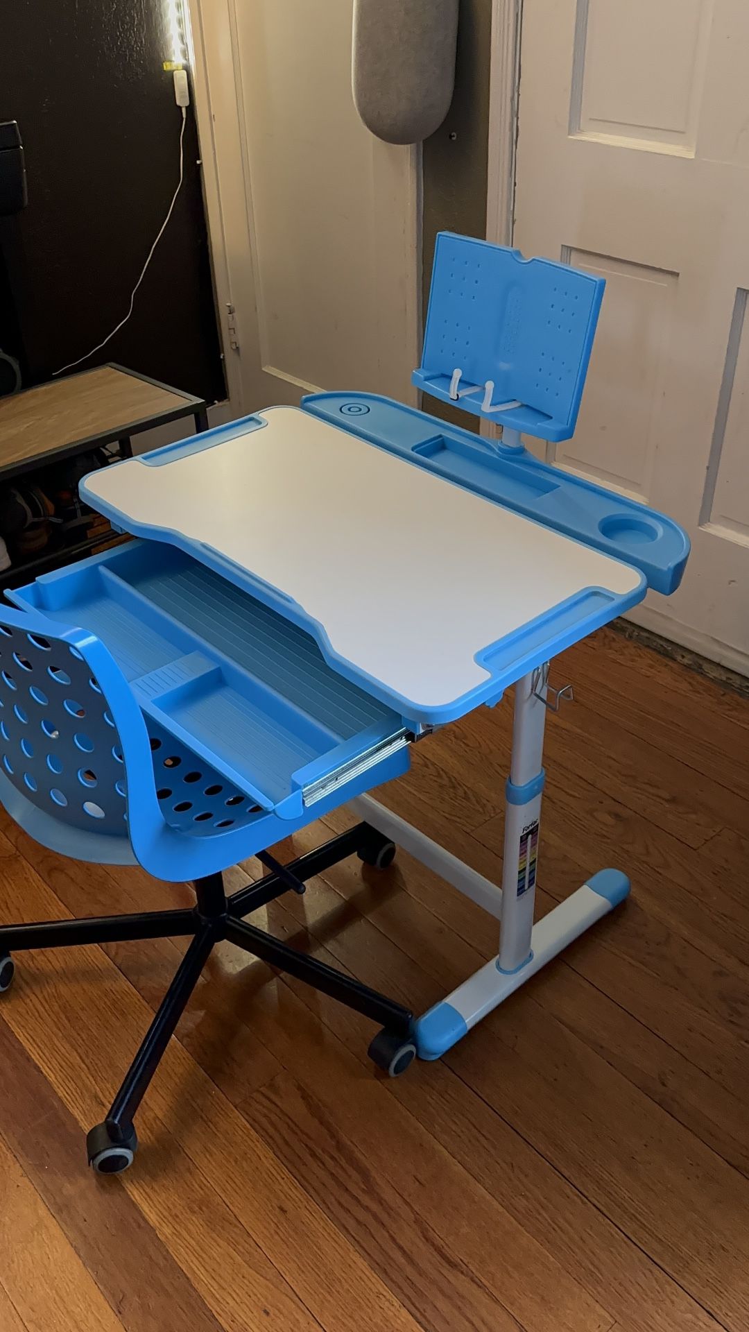 Adjustable Kids Desk & Chair Set – Grows With Your Child (Up to Approx. 5’6”