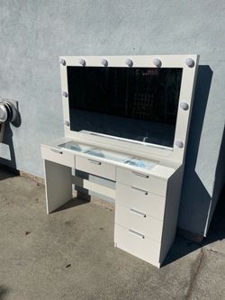 Hollywood Makeup Vanity w/6 drawers