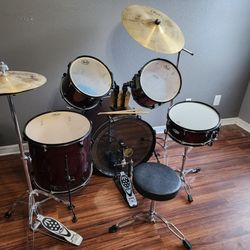 Pearl Forum Series Drum Set