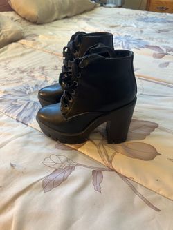 Boots -Ladies Ankle Boots size 6