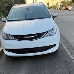 2021 Chrysler Voyager