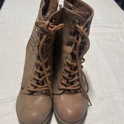 G by Guess Women’s Boots Size 6M