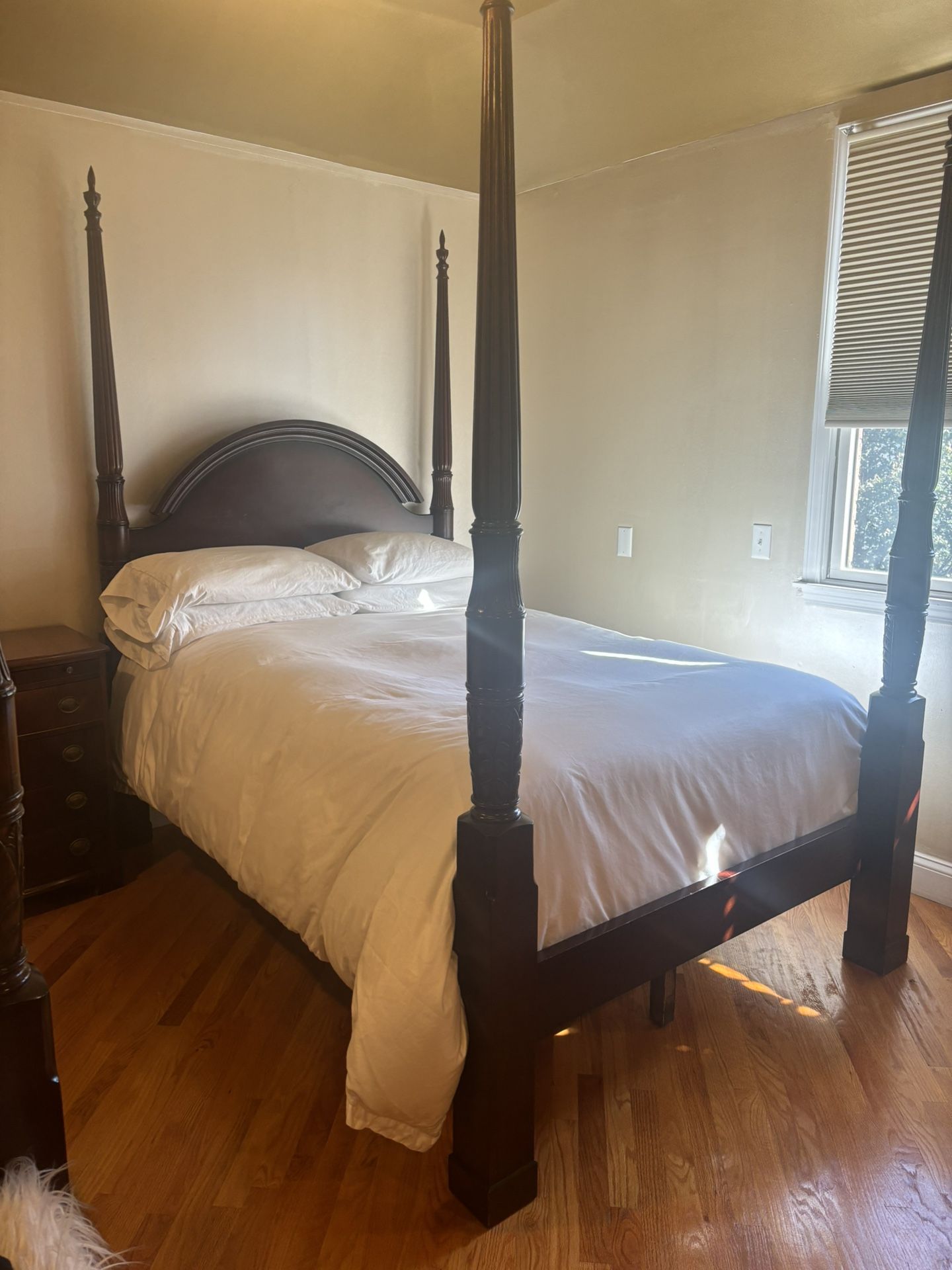 Mahogany Beautiful Full Size Bed