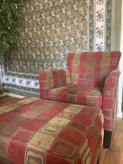 lounging chair with ottoman