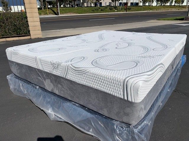 Full Organic Hybrid Cool Gel Memory Foam Mattress!!
