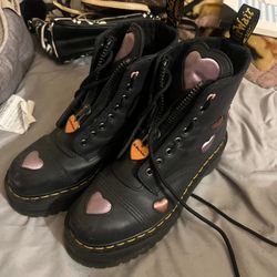 BNIB DR MARTEN Sinclair Heart Black Boots