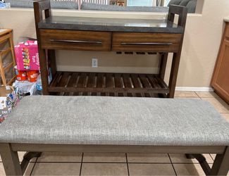 Server with bench