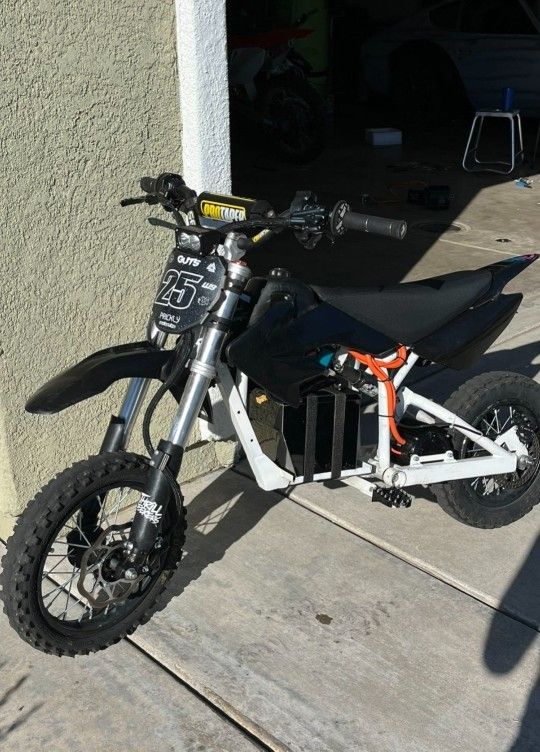 60mph Modded Razor for Sale in Menifee, CA - OfferUp