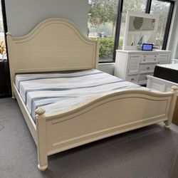King bed frame (FREE 24H DELIVERY AND SETUP)