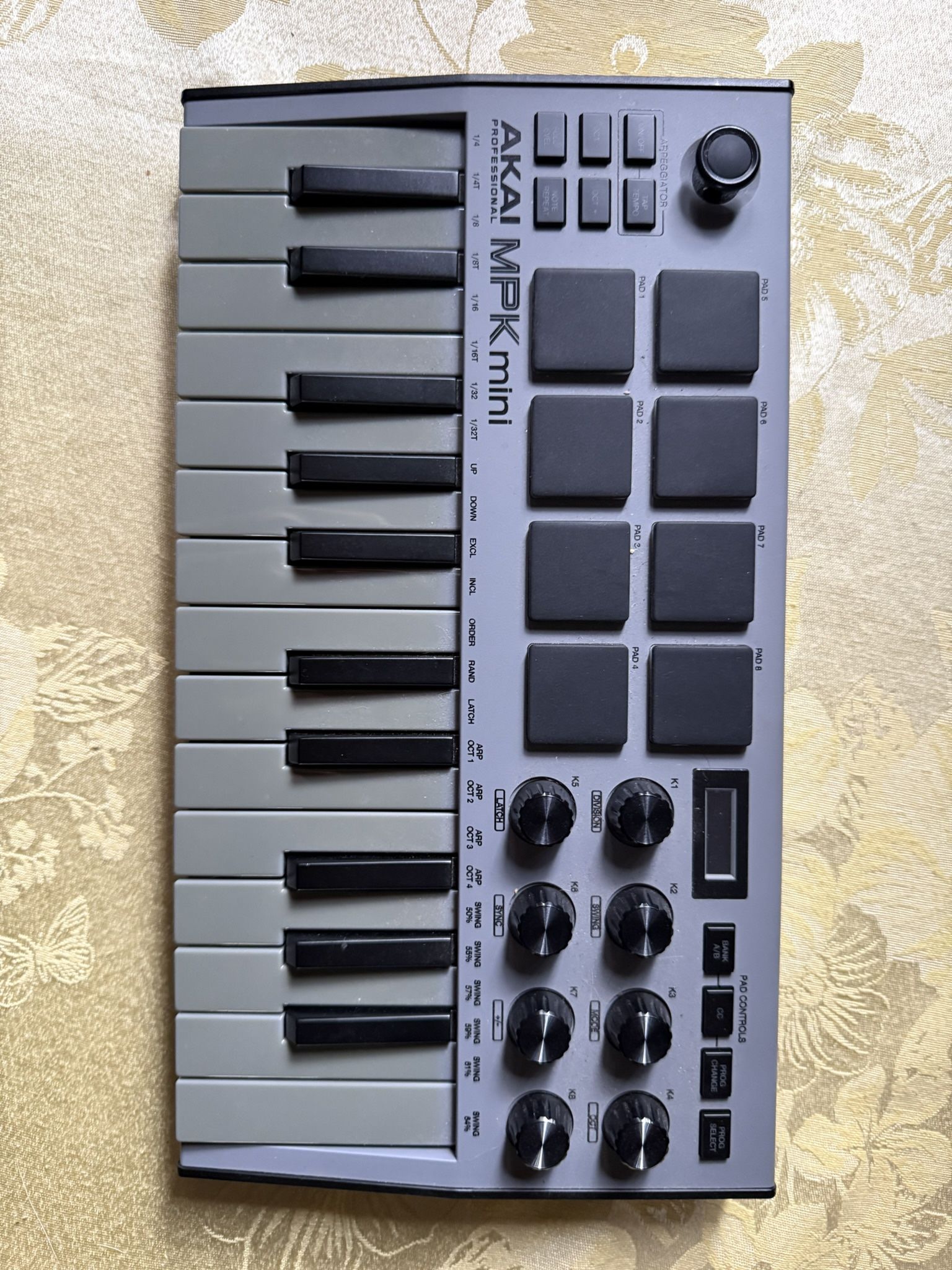 AkAi MPK Mini