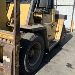Caterpillar V200B Forklift