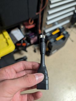 Chi battery connector