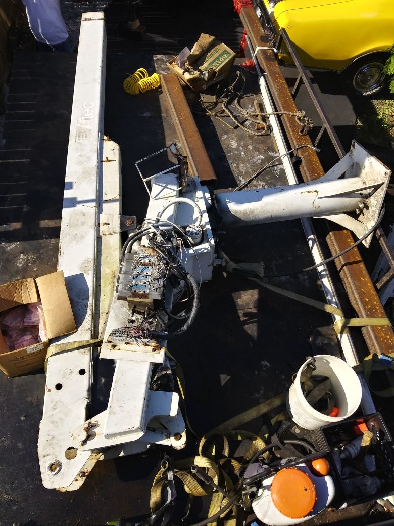 Altec a200 boom assembly