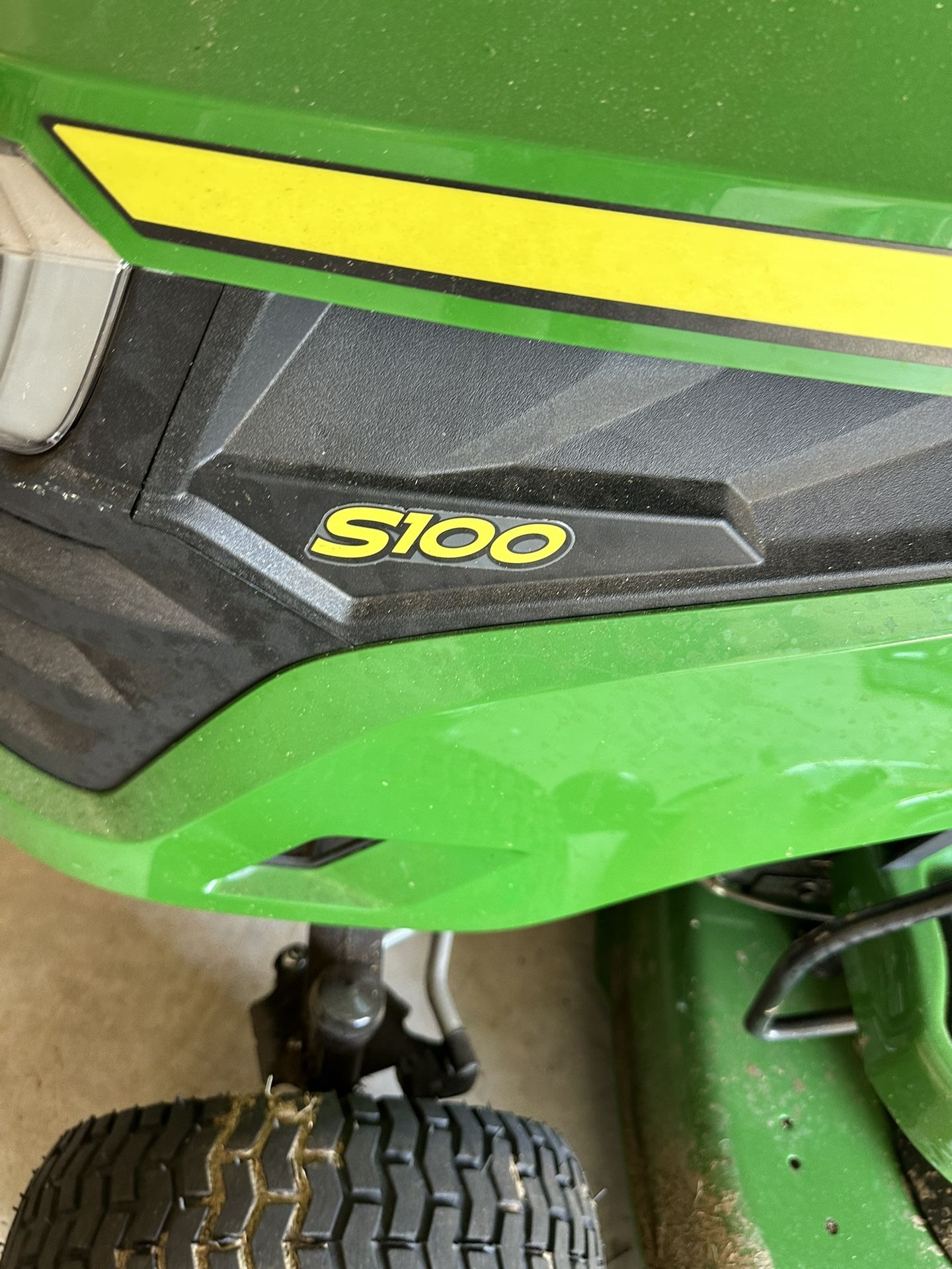John Deere S100